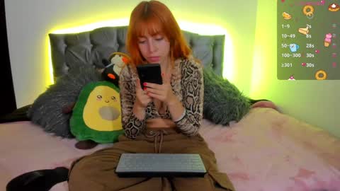 Snapshot of violetaarey chatting on 16, 12, 2024 Violeta  Help me reach 150 thumbs up    online show from 16, 12, 2024