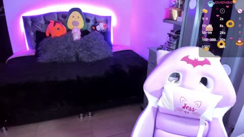 Snapshot of violetaarey chatting on 27, 12, 2024 Violeta  Help me reach 150 thumbs up    online show from 27, 12, 2024