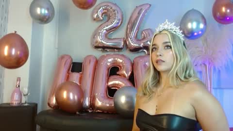 Snapshot of violetarainn chatting on 2, 12, 2025 Violeta online show from 2, 12, 2025