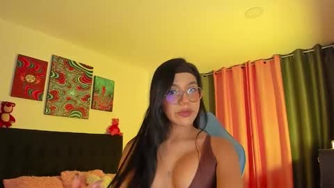 Snapshot of violetbunnyy1 chatting on 8, 11, 2025 Violet online show from 8, 11, 2025