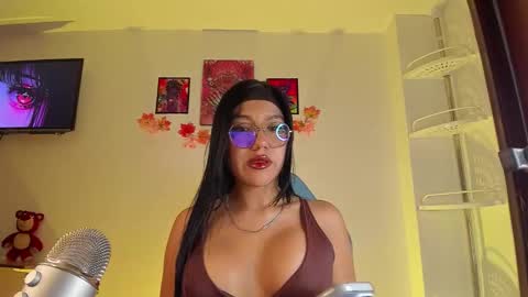 Snapshot of violetbunnyy1 chatting on 12, 11, 2025 Violet online show from 12, 11, 2025