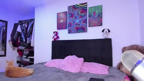 Snapshot of violetbunnyy1 chatting on 23, 11, 2025 Violet online show from 23, 11, 2025