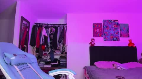 Snapshot of violetbunnyy1 chatting on 30, 11, 2025 Violet online show from 30, 11, 2025