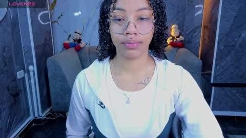 Snapshot of violeth_b chatting on 27, 5, 2026 violeth_b online show from 27, 5, 2026