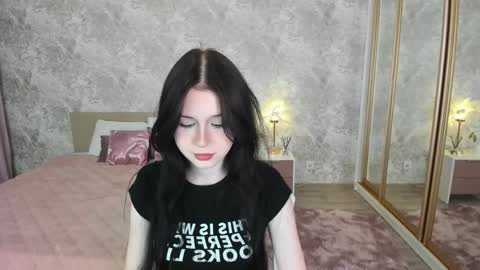 violetharmee online show from 29, 4, 2026