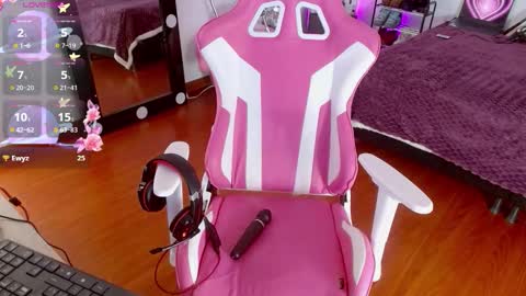 Snapshot of violetqs chatting on 19, 9, 2025 online show from 19, 9, 2025