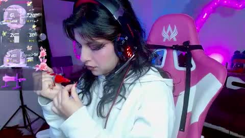 Snapshot of violetqs chatting on 14, 10, 2025 online show from 14, 10, 2025