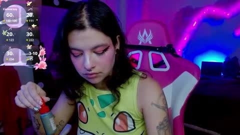 Snapshot of violetqs chatting on 28, 10, 2025 online show from 28, 10, 2025