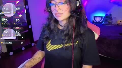 Snapshot of violetqs chatting on 8, 11, 2025 online show from 8, 11, 2025