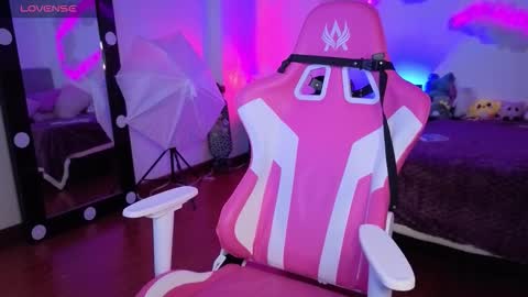 Snapshot of violetqs chatting on 13, 11, 2025 online show from 13, 11, 2025