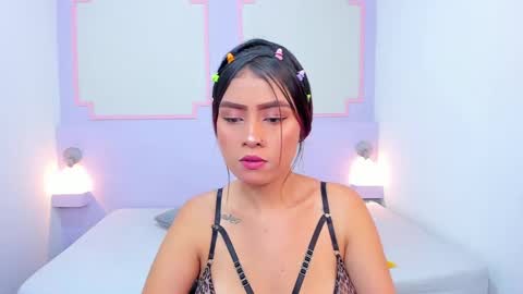 Snapshot of violetsmith7 chatting on 3, 12, 2024 violetsmith online show from 3, 12, 2024