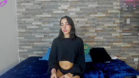 Snapshot of violett__golden chatting on 8, 11, 2025 ViolettGolden online show from 8, 11, 2025