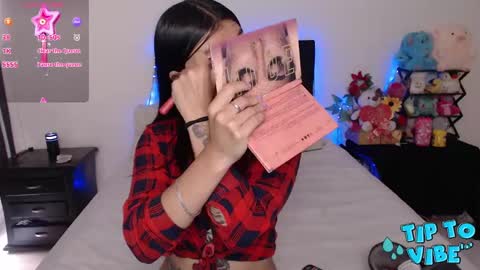 Snapshot of violett_flowers chatting on 1, 2, 2025 violeta online show from 1, 2, 2025