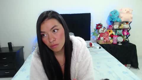 Snapshot of violett_flowers chatting on 3, 2, 2025 violeta online show from 3, 2, 2025