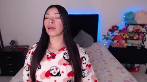 Snapshot of violett_flowers chatting on 11, 3, 2025 violeta online show from 11, 3, 2025