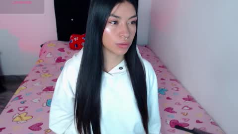 Snapshot of violett_flowers chatting on 8, 9, 2025 violeta online show from 8, 9, 2025