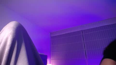 violett_queen122 online show from 21, 10, 2025