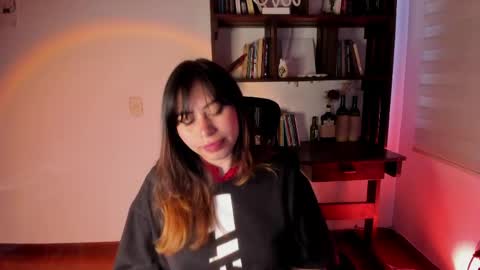 Snapshot of violett_red chatting on 9, 4, 2026 Violeta online show from 9, 4, 2026