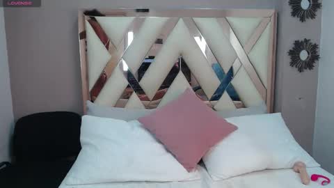 V I O L E T T E  online show from 15, 2, 2026