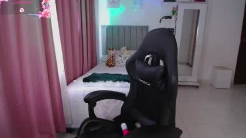 Snapshot of violetta_black483 chatting on 17, 7, 2026 Violetta online show from 17, 7, 2026