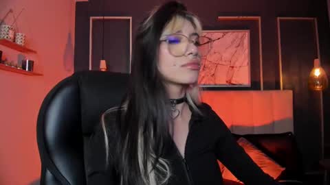 Violetta nur online show from 4, 3, 2025