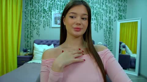 Snapshot of violettacosmo chatting on 13, 11, 2025 ViolettaCosmo online show from 13, 11, 2025