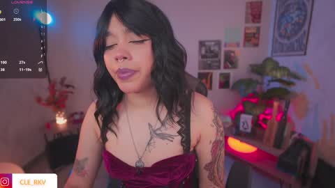 Snapshot of violette_clerk1 chatting on 5, 4, 2026 JULIE UWU online show from 5, 4, 2026