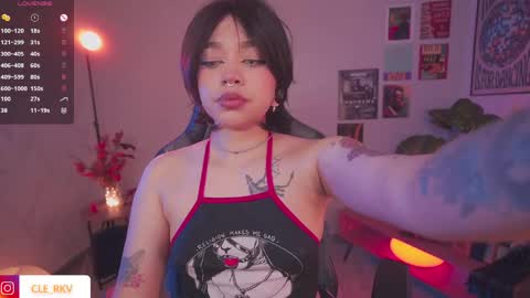 Snapshot of violette_clerk1 chatting on 29, 4, 2026 JULIE UWU online show from 29, 4, 2026