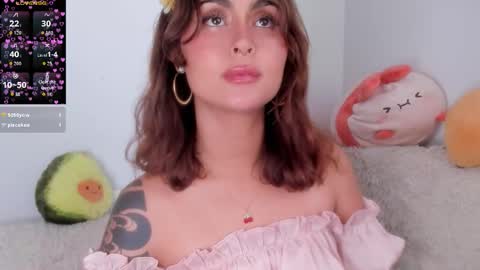 Snapshot of violetteramirez01 chatting on 7, 10, 2025 Violette online show from 7, 10, 2025