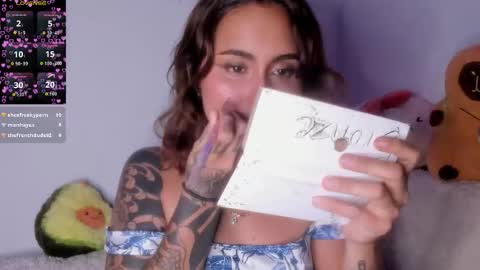 Snapshot of violetteramirez01 chatting on 8, 10, 2025 Violette online show from 8, 10, 2025