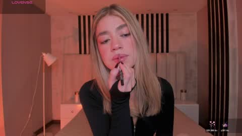 Snapshot of violetthansson chatting on 23, 4, 2026 Violett online show from 23, 4, 2026