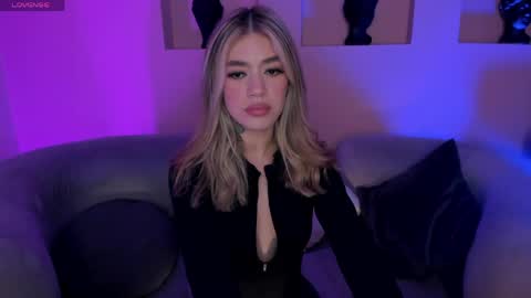Snapshot of violetthansson chatting on 6, 5, 2026 Violett online show from 6, 5, 2026