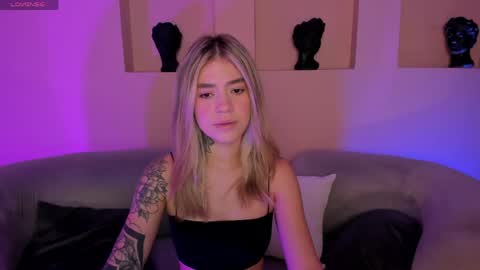Snapshot of violetthansson chatting on 7, 5, 2026 Violett online show from 7, 5, 2026
