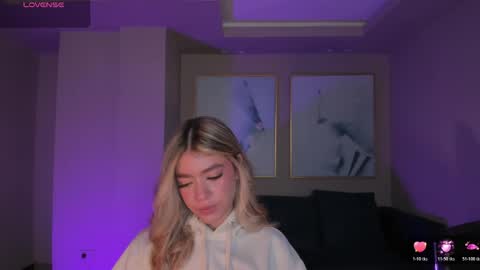 Snapshot of violetthansson chatting on 19, 5, 2026 Violett online show from 19, 5, 2026
