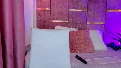 Snapshot of viollettebylyly chatting on 2, 10, 2025 viollettebylyly online show from 2, 10, 2025