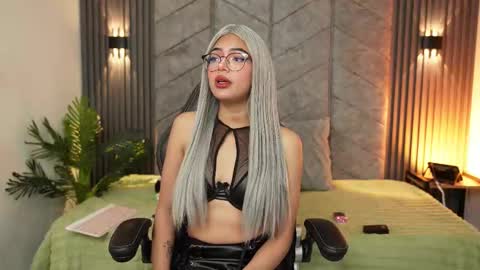 Snapshot of viollettebylyly chatting on 3, 10, 2025 viollettebylyly online show from 3, 10, 2025