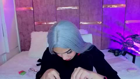 Snapshot of viollettebylyly chatting on 8, 10, 2025 viollettebylyly online show from 8, 10, 2025