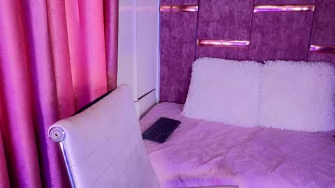 Snapshot of viollettebylyly chatting on 20, 10, 2025 viollettebylyly online show from 20, 10, 2025