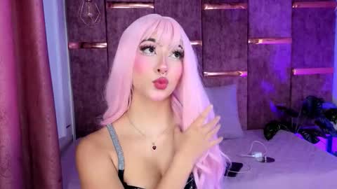 Snapshot of viollettebylyly chatting on 4, 12, 2025 viollettebylyly online show from 4, 12, 2025