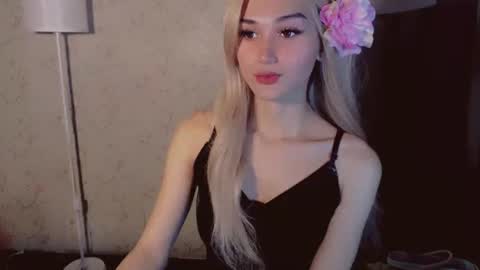 Snapshot of virgenpearl chatting on 22, 10, 2025 Pearl online show from 22, 10, 2025