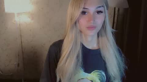 Snapshot of virgenpearl chatting on 26, 10, 2025 Pearl online show from 26, 10, 2025