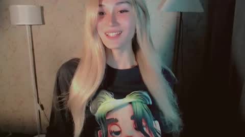 Snapshot of virgenpearl chatting on 28, 10, 2025 Pearl online show from 28, 10, 2025