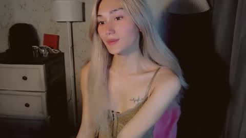 Snapshot of virgenpearl chatting on 12, 11, 2025 Pearl online show from 12, 11, 2025