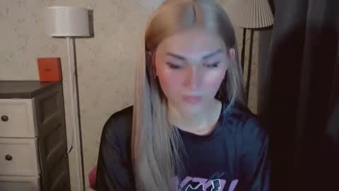 Snapshot of virgenpearl chatting on 25, 11, 2025 Pearl online show from 25, 11, 2025