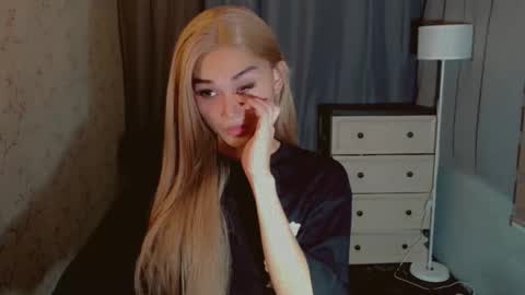 Snapshot of virgenpearl chatting on 4, 12, 2025 Pearl online show from 4, 12, 2025