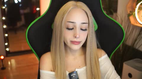 Snapshot of virtualexis chatting on 30, 11, 2025 virtualexis online show from 30, 11, 2025