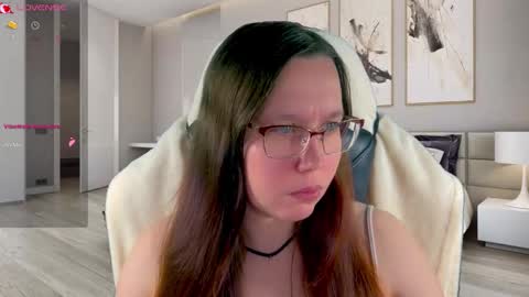 Snapshot of visecret chatting on 1, 11, 2025 Victoria Romans online show from 1, 11, 2025