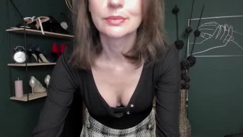 Vivian online show from 9, 10, 2025