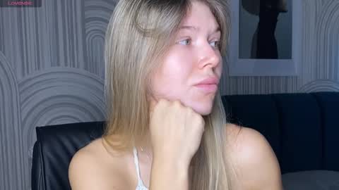 Vivian Evans online show from 16, 9, 2025