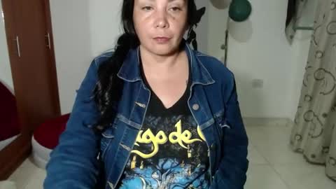 Snapshot of vivian_milf_paint chatting on 10, 9, 2025 vivian_milf_paint online show from 10, 9, 2025